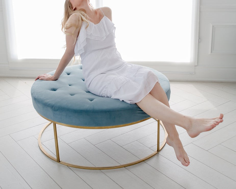 シンプルなワンピースを上品に見せるための着こなし