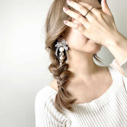 アシンメトリーノワール　イヤリング着装画像