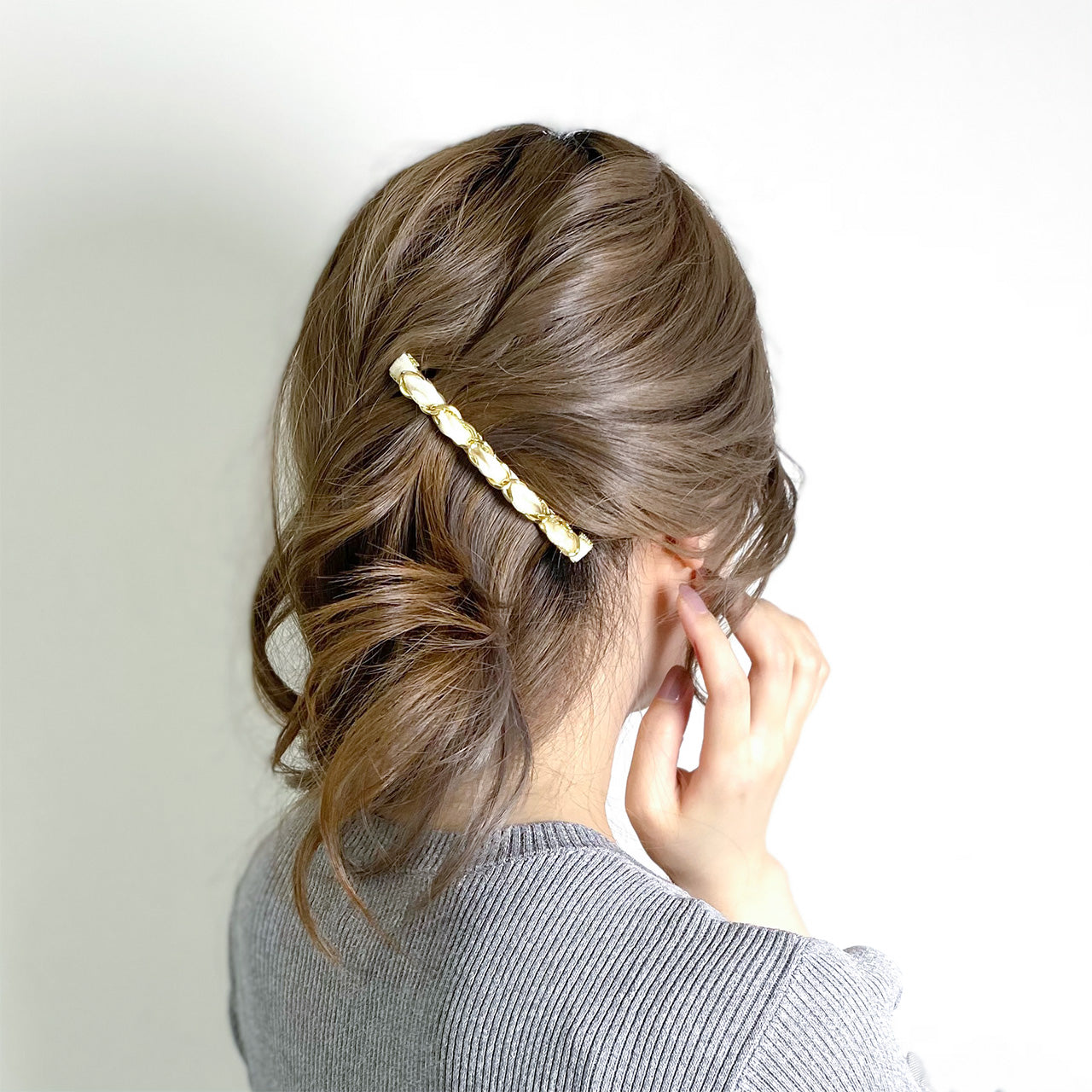 チェーンバレッタ＿ホワイト着装画像