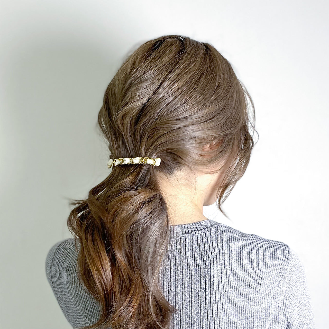 チェーンバレッタ＿ホワイト着装画像②