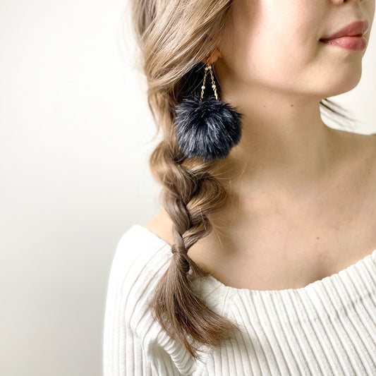 ファーイヤリング_着装画像_1