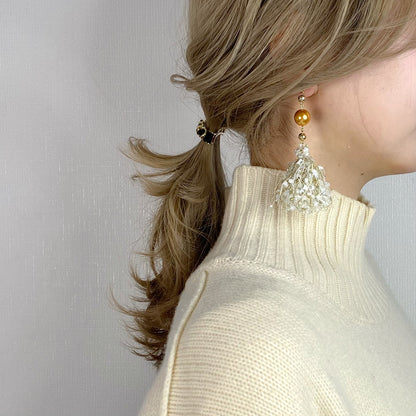 ゴールドタッセルイヤリング着装画像_1