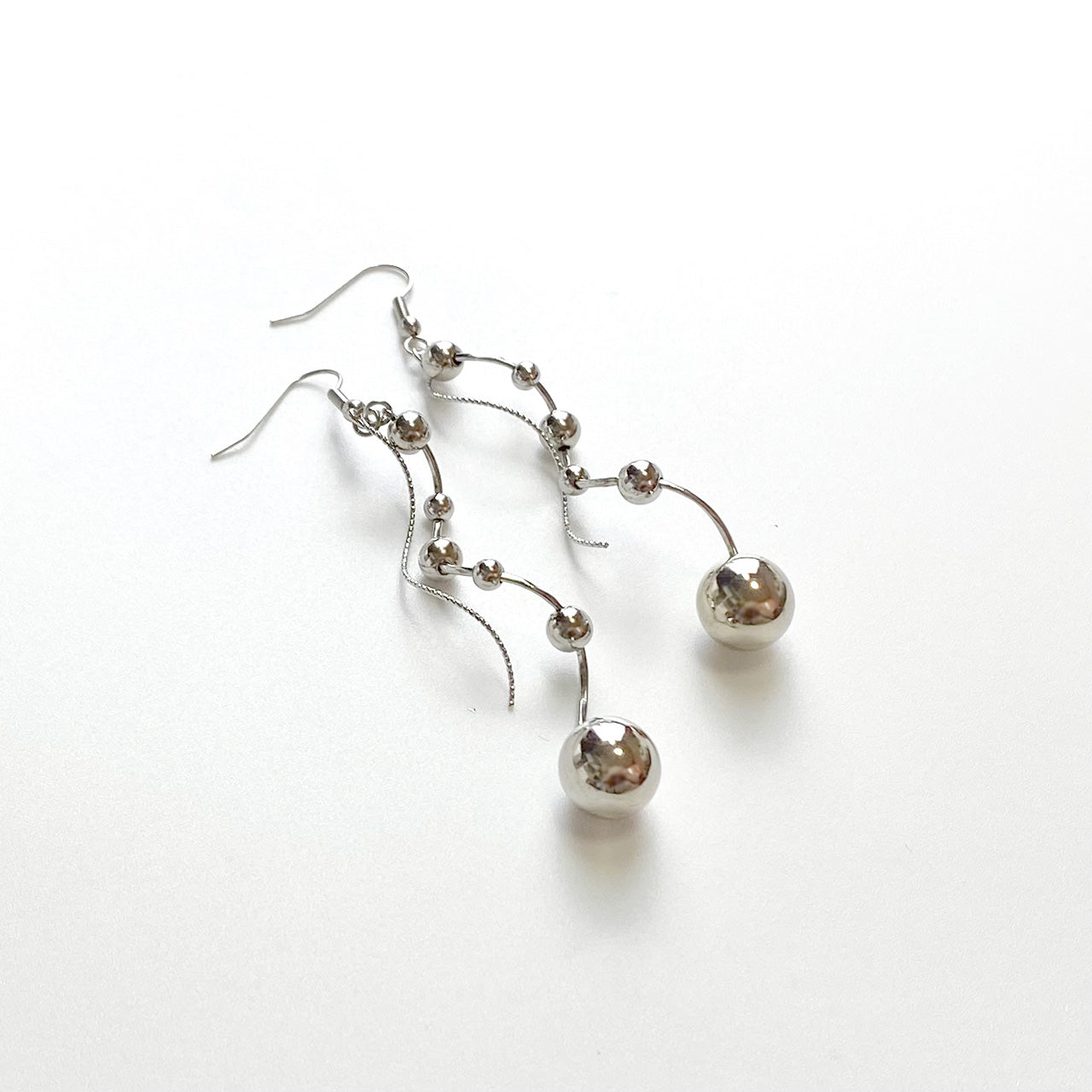 シルバースパイラル ピアス_1